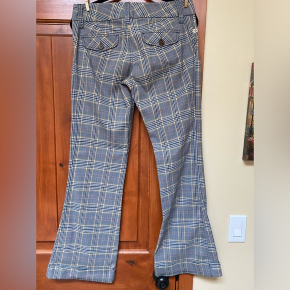 Hollister plaid pants low rise and flare, size 7 used no stains - Picture 2 of 7